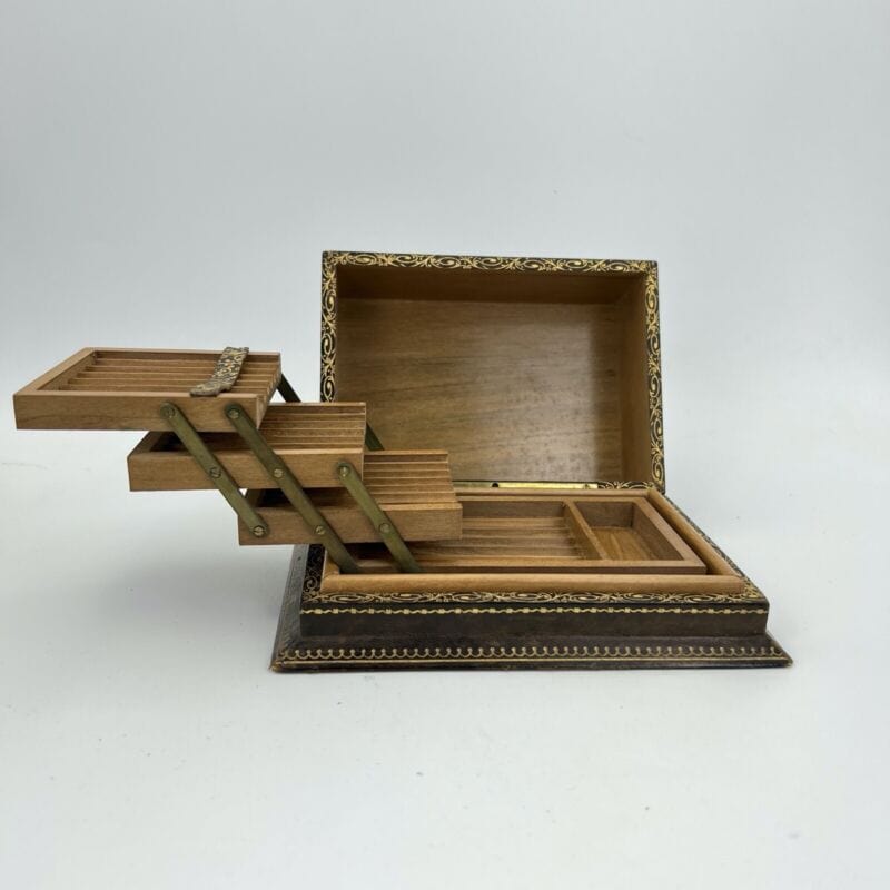 Portasigarette porta sigarette vintage in legno scatola pelle e oro stile antico Categoria  Oggetti per fumatori