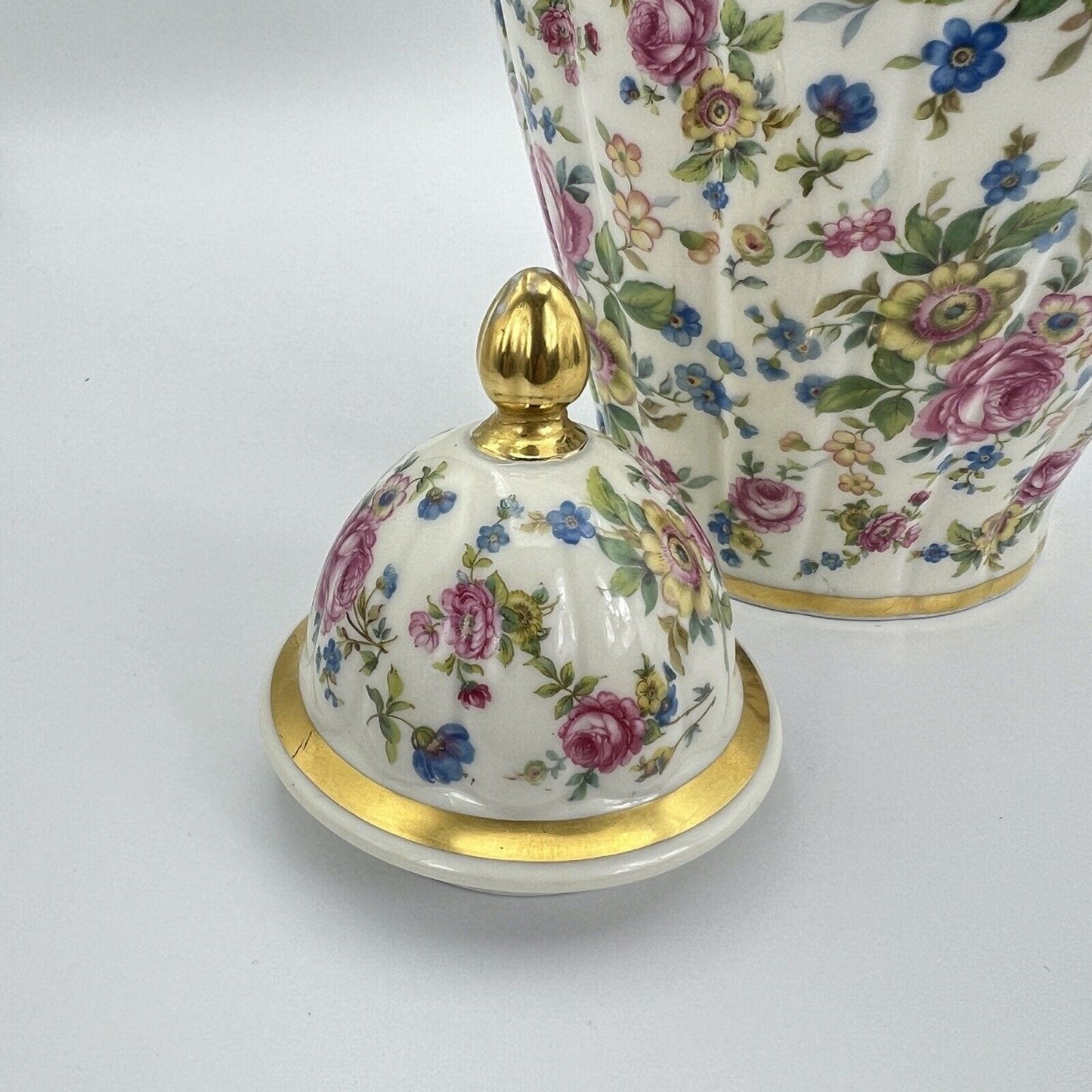 Potiche d'epoca in porcellana Bavaria vaso vintage decoro con rose fiori e oro Categoria  Vasi e Portafiori