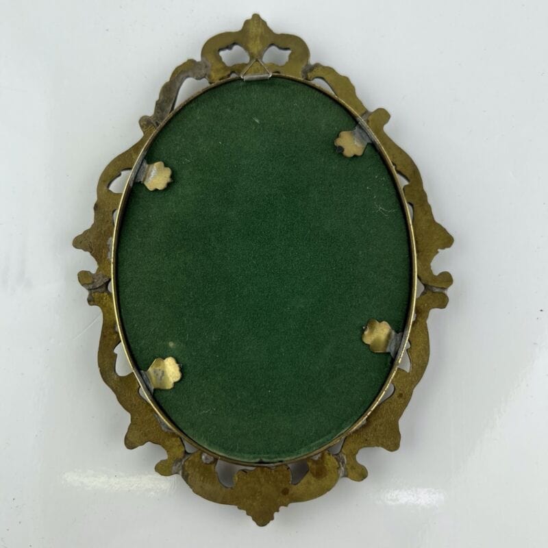 Quadretto antico miniatura vintage ovale dipinto con fiori cornice in ottone Categoria  Quadri