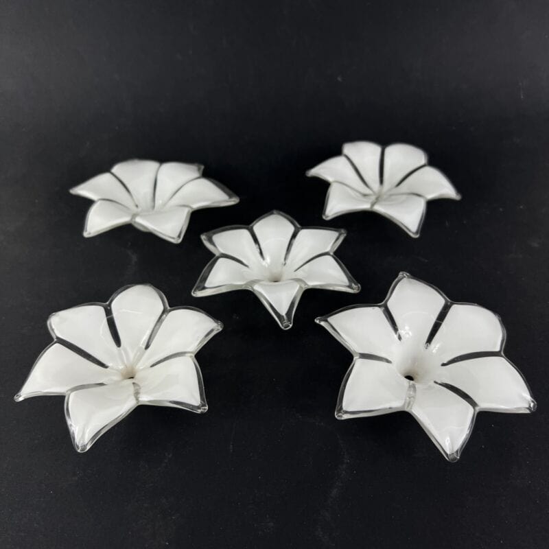 Ricambio lampadario vintage fiore bianco in vetro di murano ricambi originale Categoria  Lampade Appliques