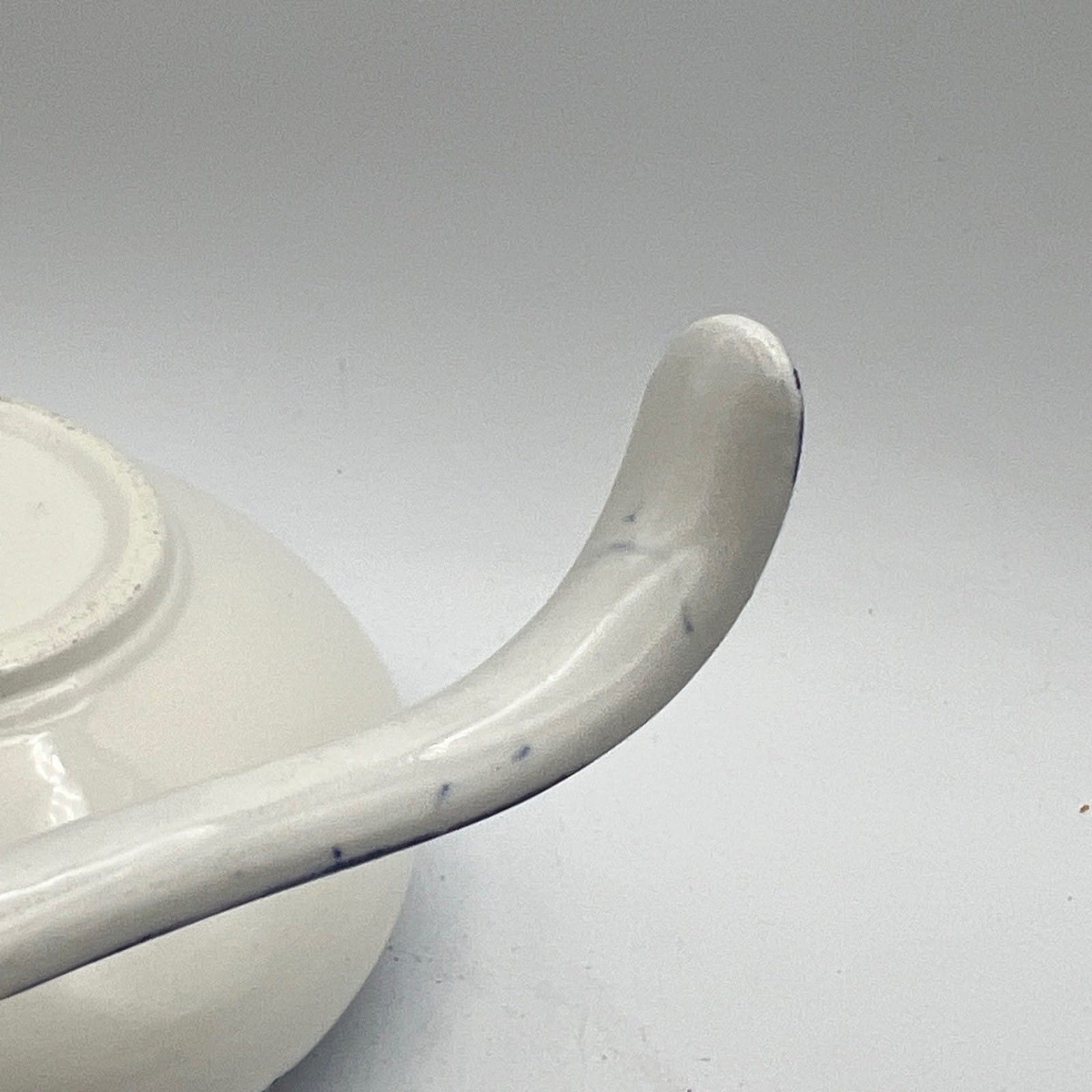 Salsiera antica inglese in ceramica con coperchio e mestolo vecchia zuppiera Categoria  Zuppiere