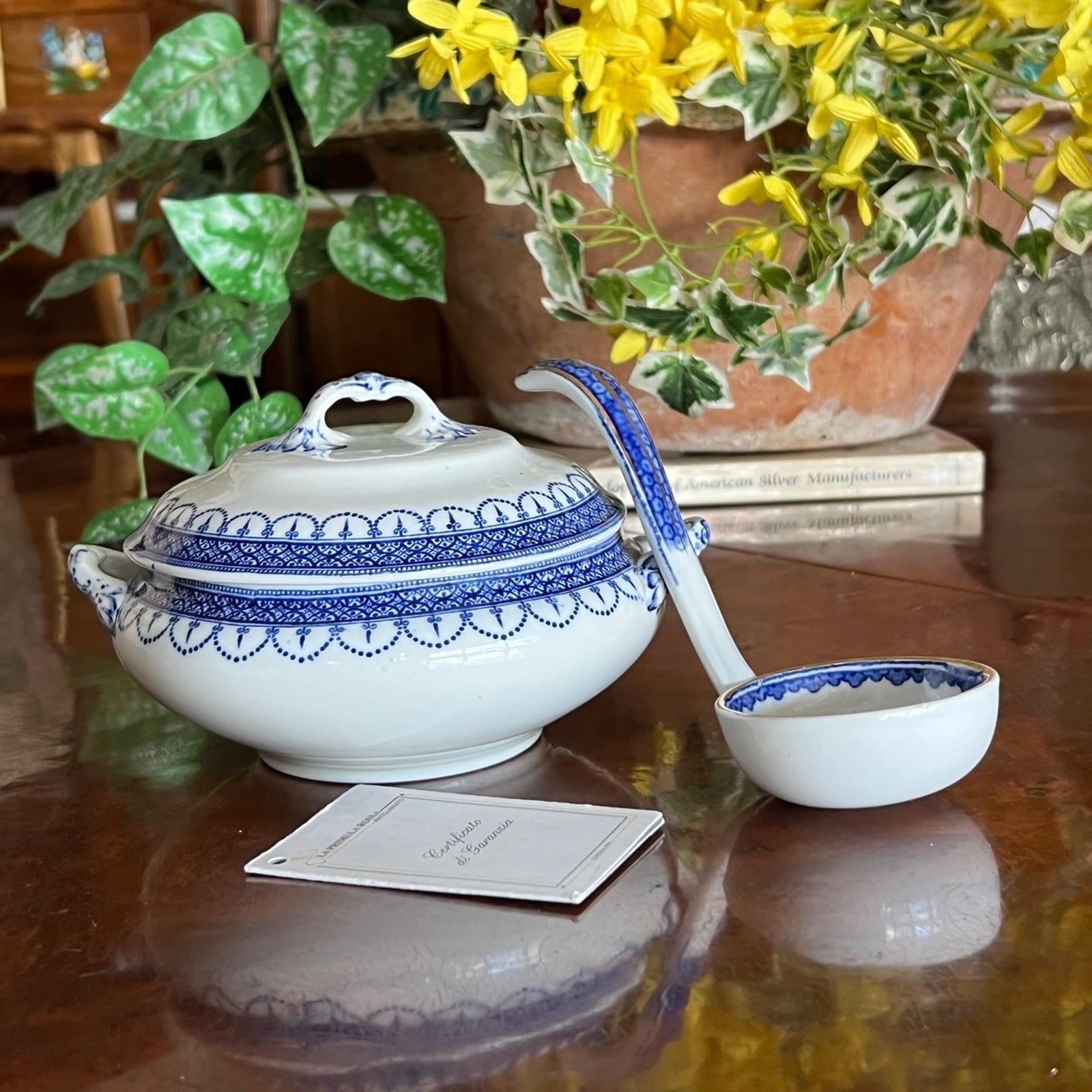 Salsiera antica inglese in ceramica con coperchio e mestolo vecchia zuppiera Categoria  Zuppiere