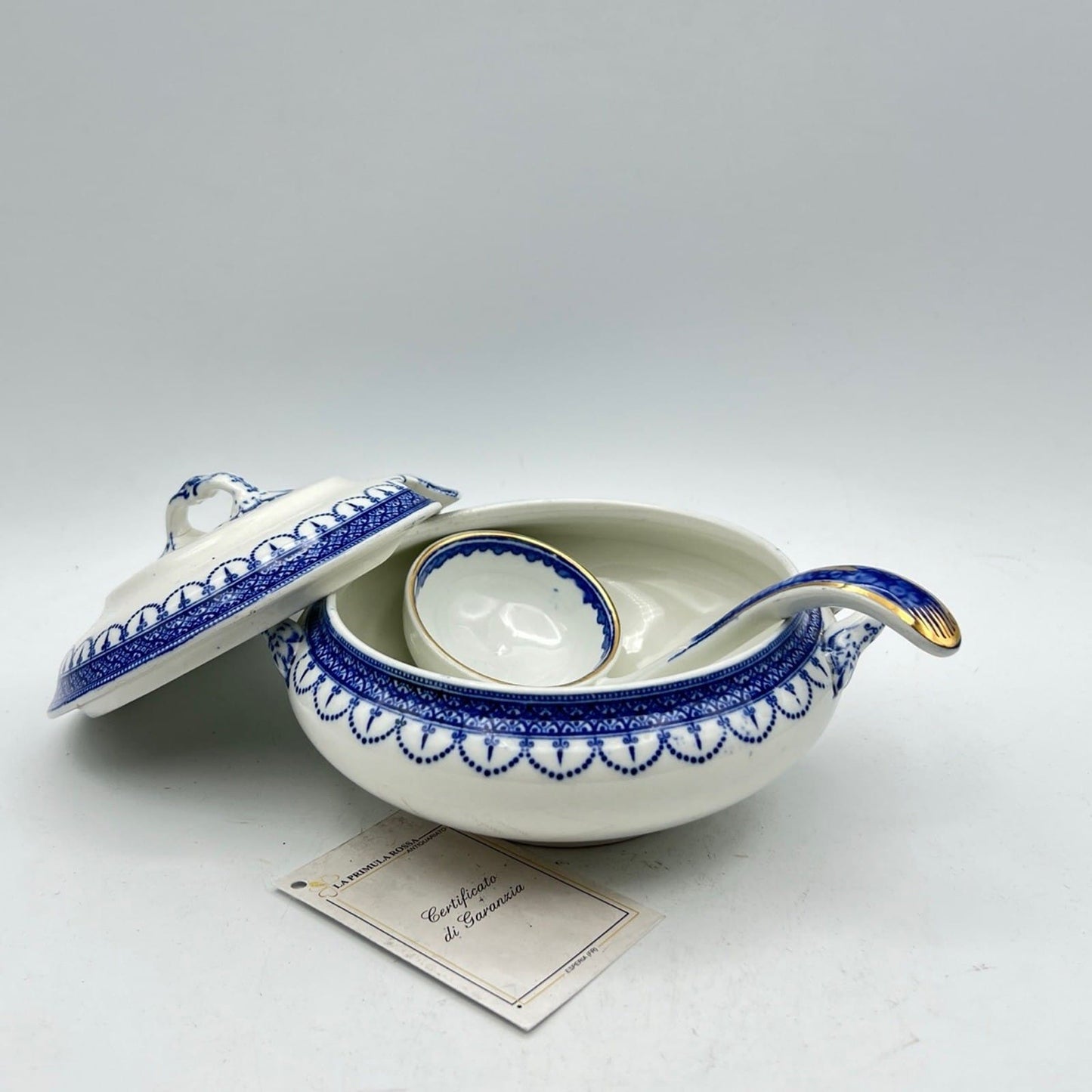 Salsiera antica inglese in ceramica con coperchio e mestolo vecchia zuppiera Categoria  Zuppiere
