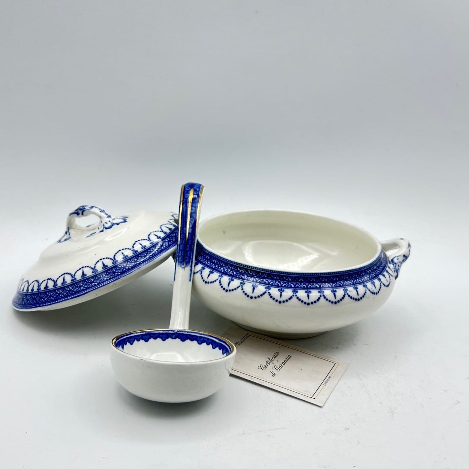 Salsiera antica inglese in ceramica con coperchio e mestolo vecchia zuppiera Categoria  Zuppiere