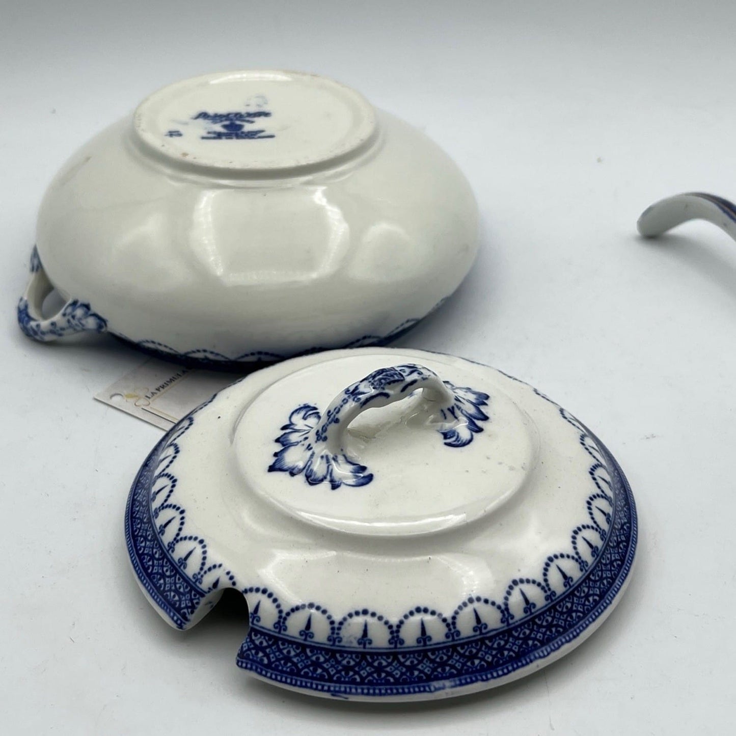 Salsiera antica inglese in ceramica con coperchio e mestolo vecchia zuppiera Categoria  Zuppiere