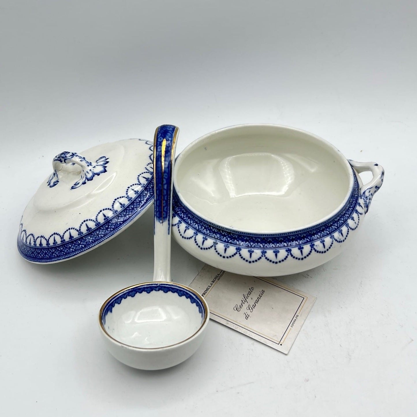 Salsiera antica inglese in ceramica con coperchio e mestolo vecchia zuppiera Categoria  Zuppiere