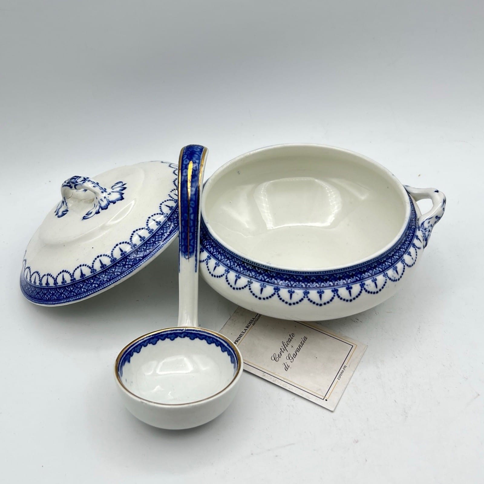 Salsiera antica inglese in ceramica con coperchio e mestolo vecchia zuppiera Categoria  Zuppiere