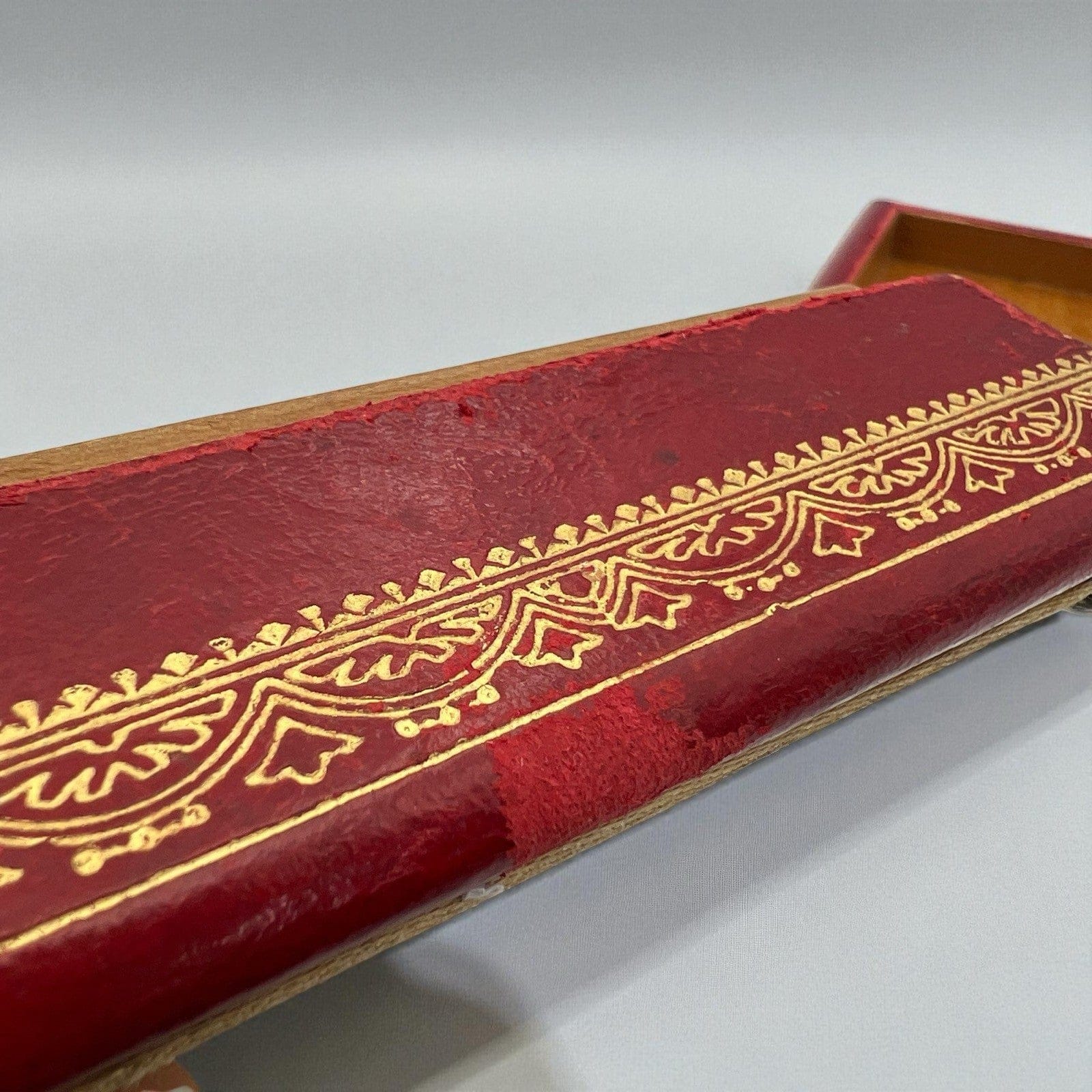 Scatola antica in pelle rossa da scrivania scatolina porta oggetti portagioie Categoria  Vari