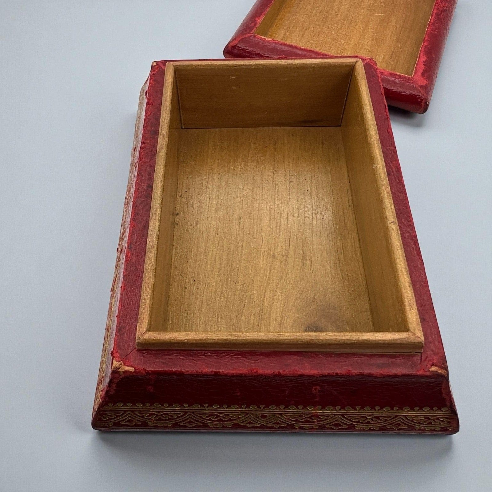 Scatola antica in pelle rossa da scrivania scatolina porta oggetti portagioie Categoria  Vari