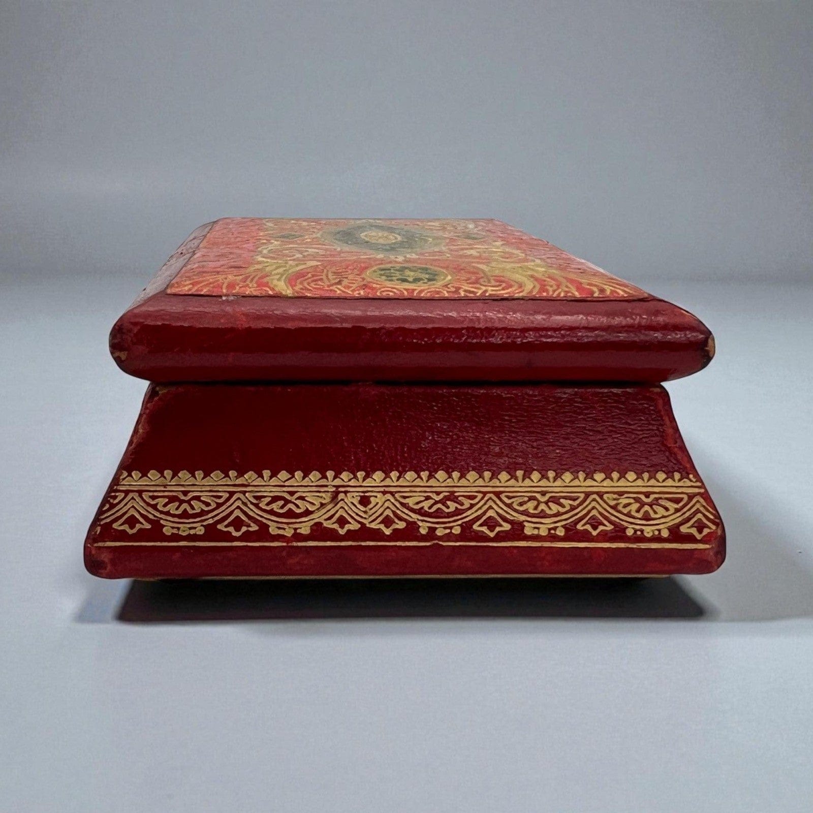 Scatola antica in pelle rossa da scrivania scatolina porta oggetti portagioie Categoria  Vari