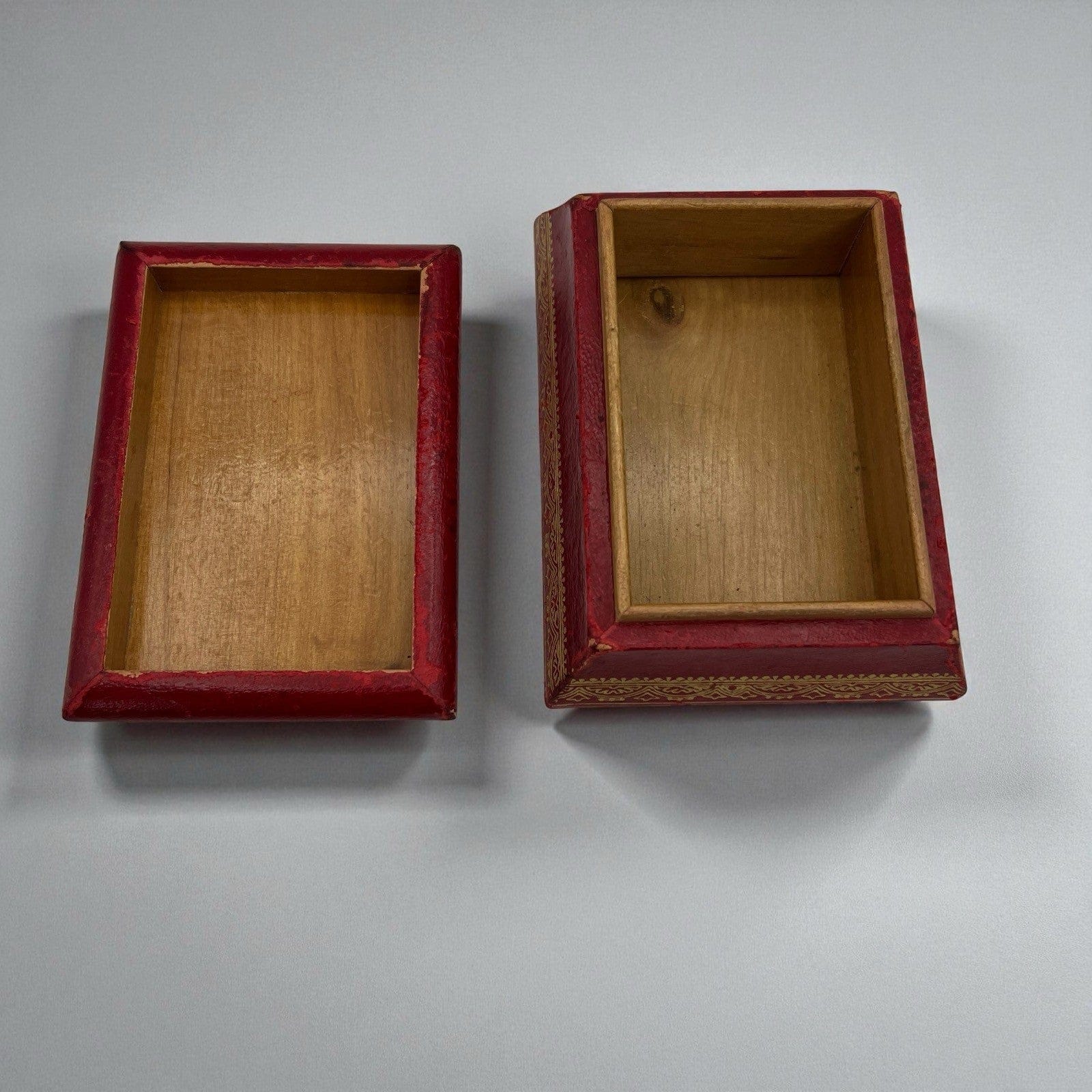 Scatola antica in pelle rossa da scrivania scatolina porta oggetti portagioie Categoria  Vari