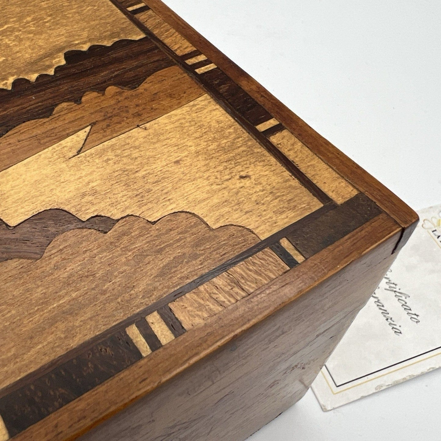 Scatola cofanetto antica in legno intarsiata portagioie oggetti per scrivania Categoria  Scatole in legno