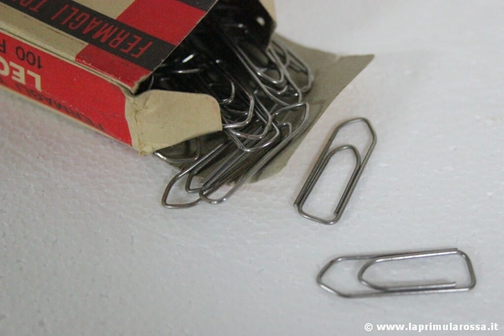 SCATOLA FERMAGLI LEONE VINTAGE n.3 GRAFFETTE   VINTAGE ITALIAN PAPERCLIPS Categoria  Accessori scrivania e ufficio