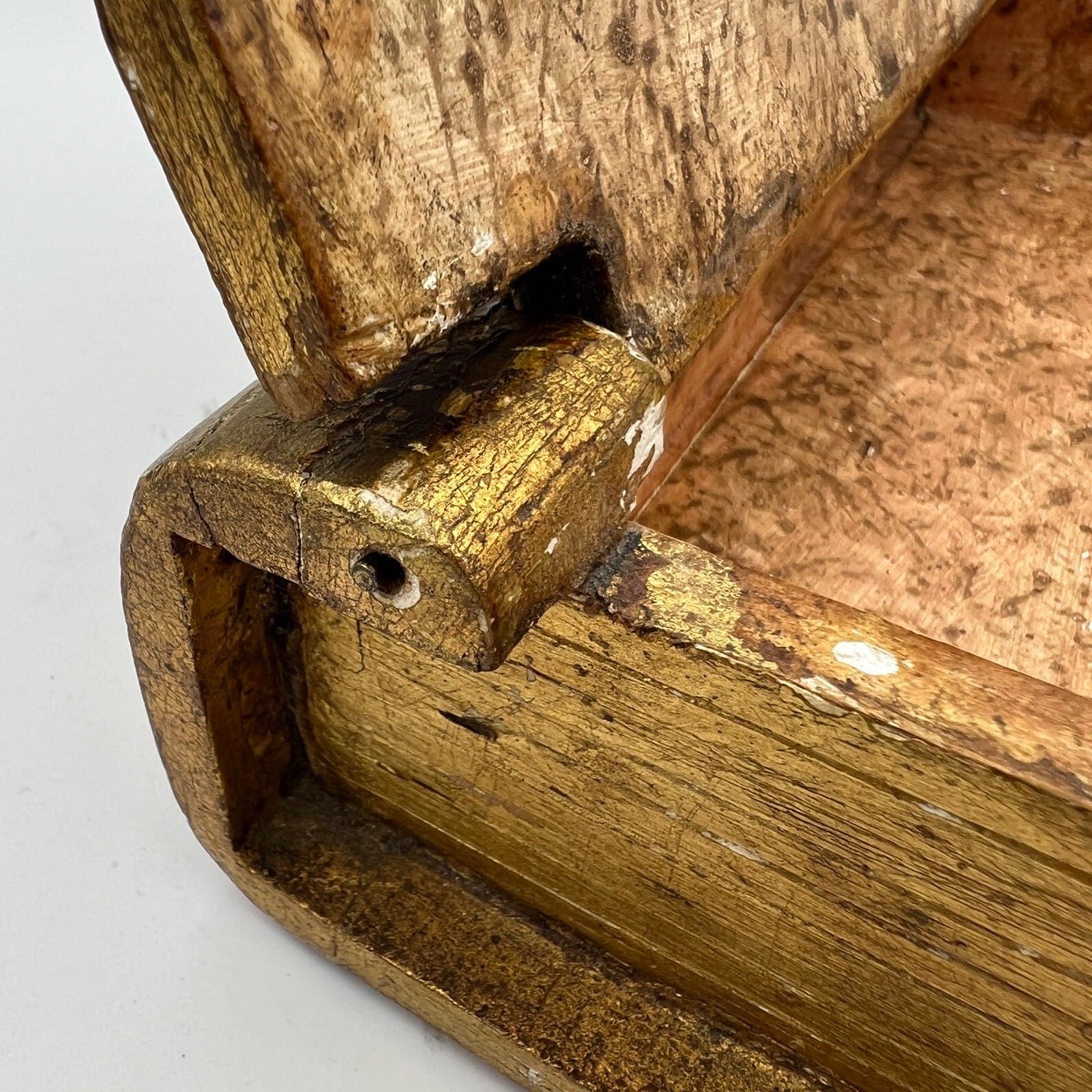 Scatola Fiorentina in legno a forma di finto libro stile antico dorato anni '60 Categoria  Oggetti sacri - rosari