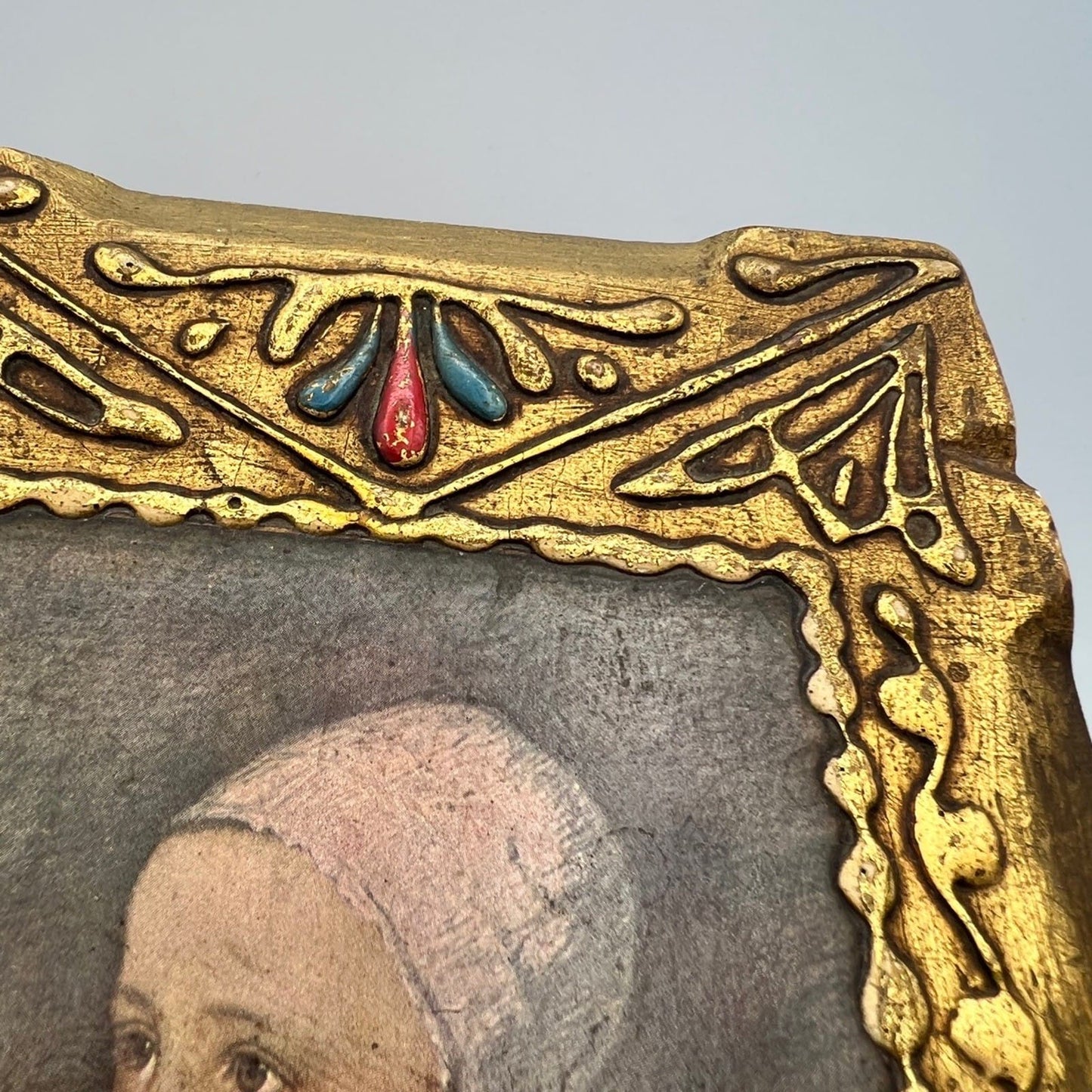 Scatola Fiorentina in legno a forma di finto libro stile antico dorato anni '60 Categoria  Oggetti sacri - rosari