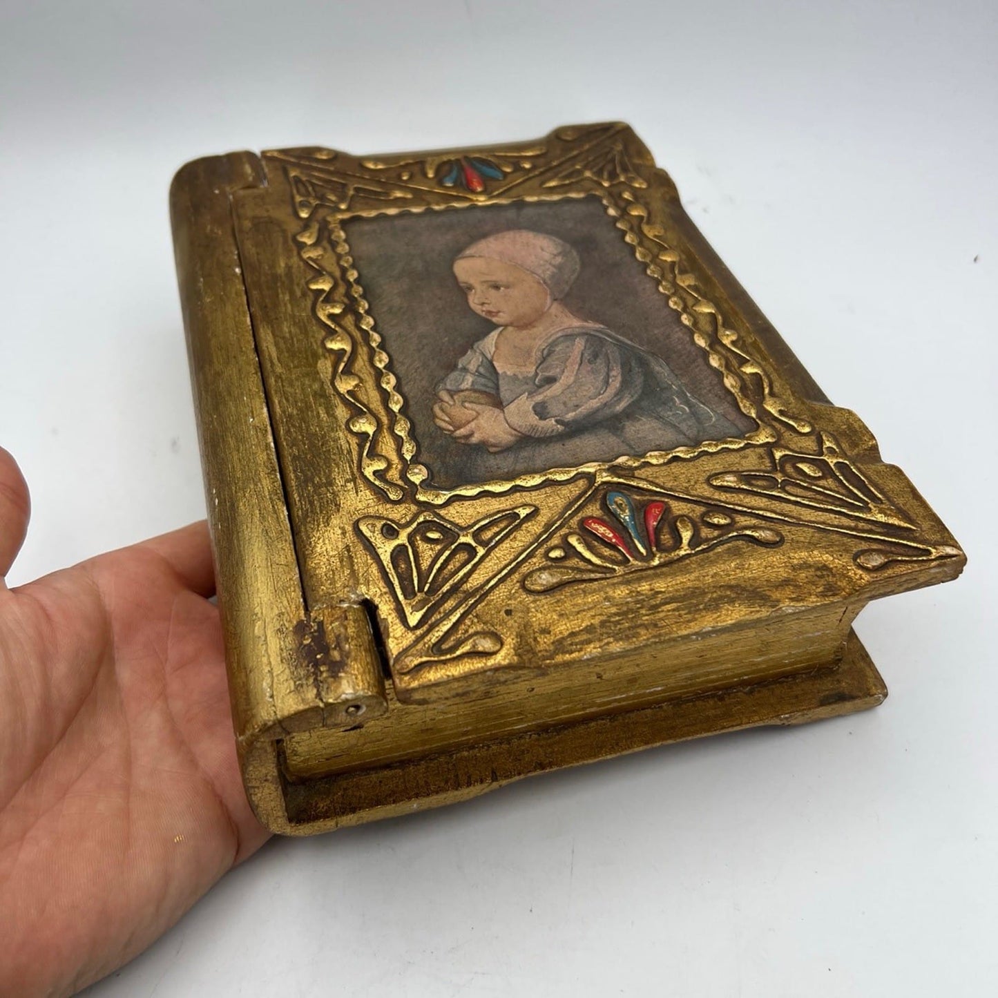 Scatola Fiorentina in legno a forma di finto libro stile antico dorato anni '60 Categoria  Oggetti sacri - rosari
