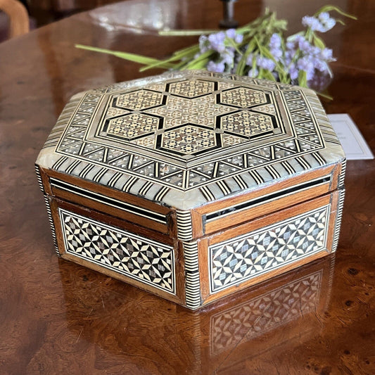 Scatola  intarsiata vintage in Legno e madreperla stile antico Orientale Categoria  Accessori scrivania e ufficio