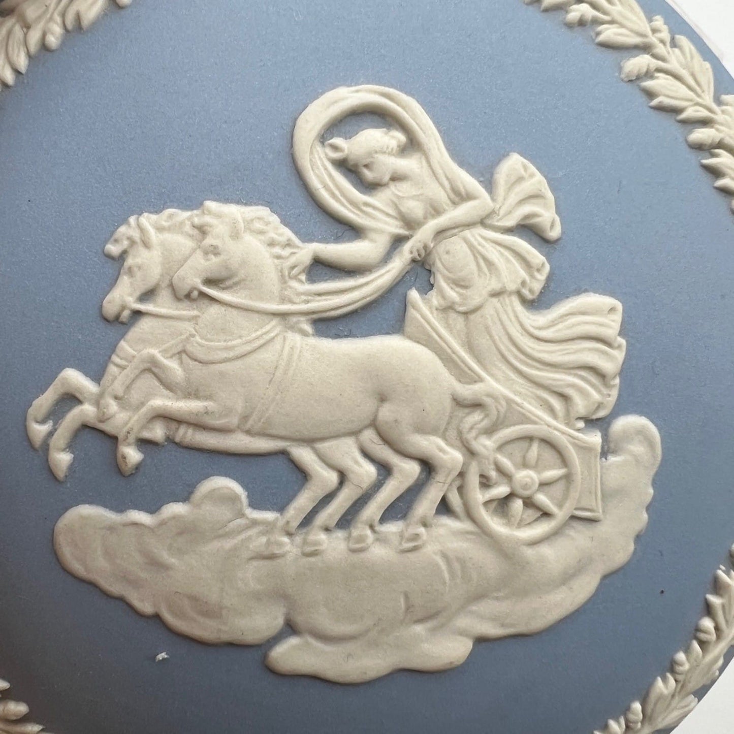 Scatola Portagioie rotonda in porcellana scatolina Wedgwood Celeste Vintage '70 Categoria  Vasi e Portafiori