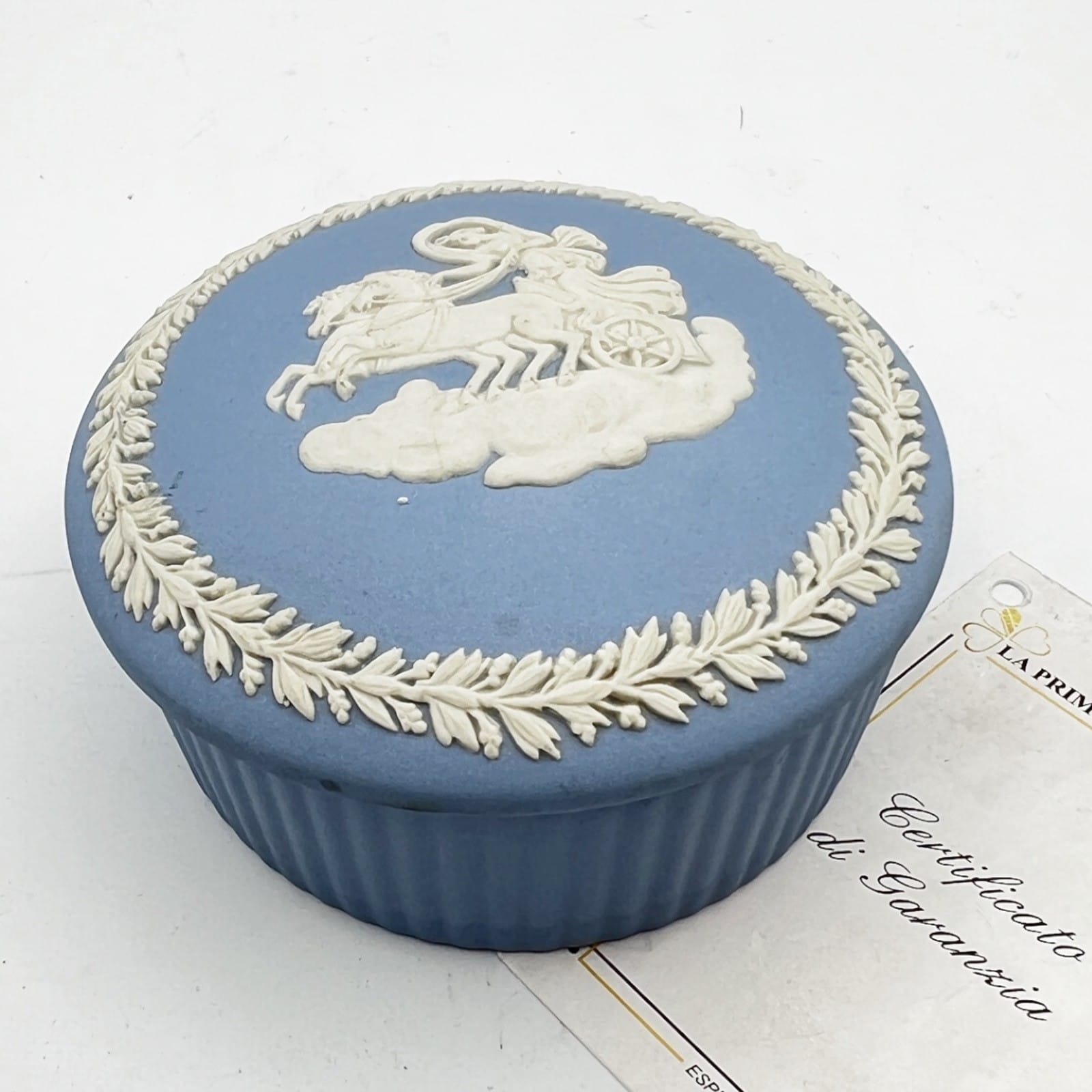 Scatola Portagioie rotonda in porcellana scatolina Wedgwood Celeste Vintage '70 Categoria  Vasi e Portafiori