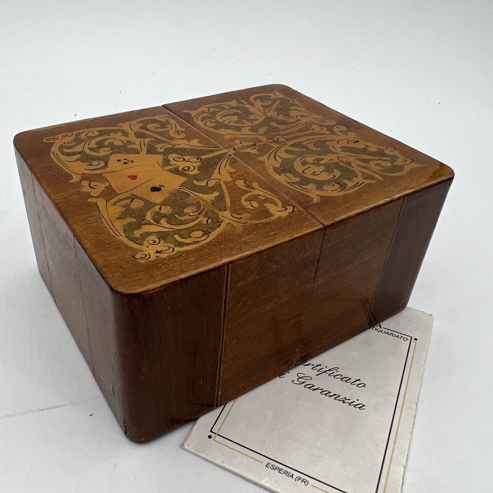 Scatola di legno senza disegni - due spazi per le carte decoupage Scatola di legno senza disegni - due spazi per le carte decoupage