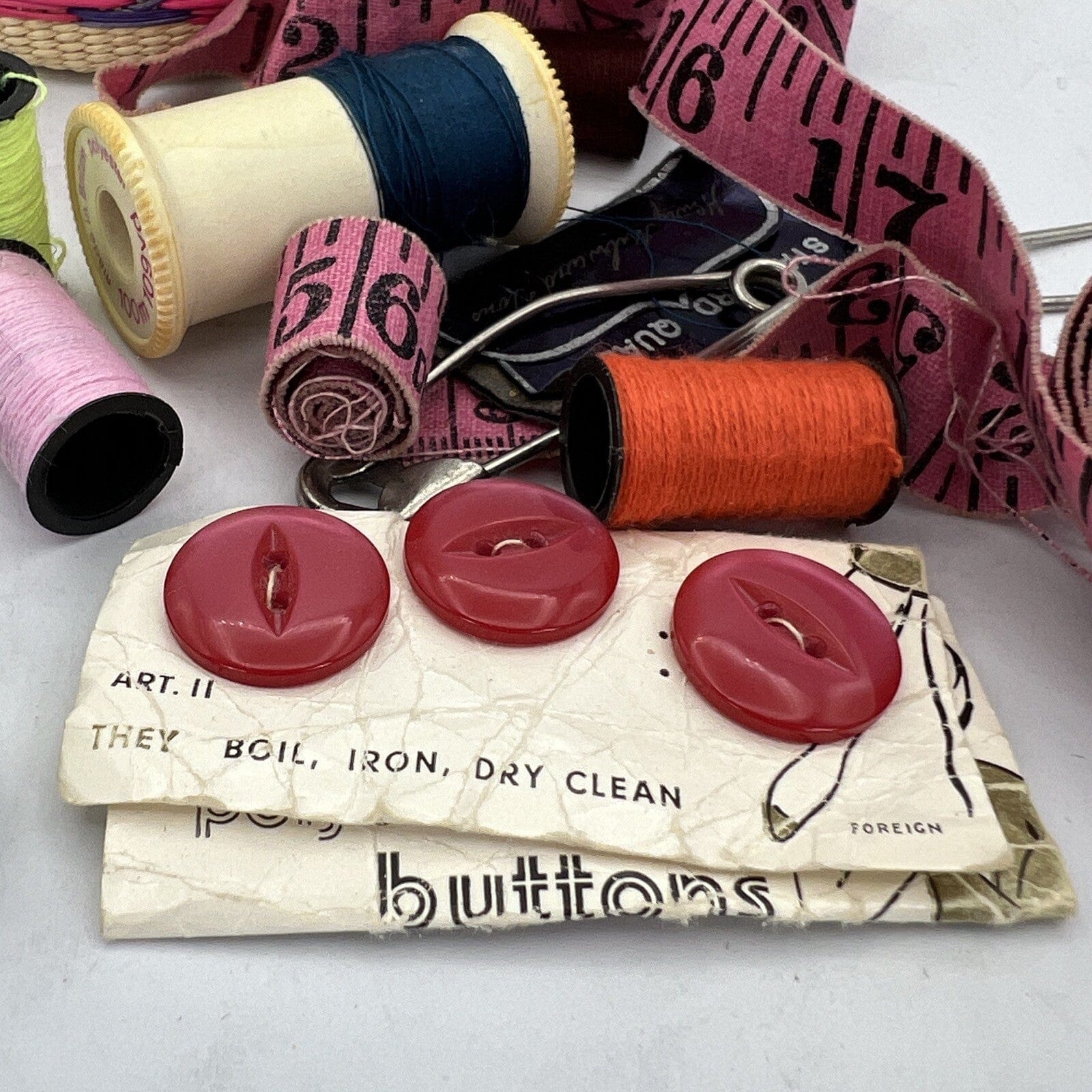 Scatolina porta cucito accessori misti da sarta vintage bottoni metro anni '60 Categoria  Attrezzi e Strumenti