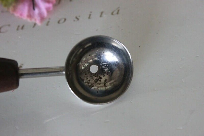 SCAVINO  ANTICO PER MELONE O RICCIOLI  DI BURRO POSATA INGLESE VINTAGE ANNI 60 Categoria  Vintage
