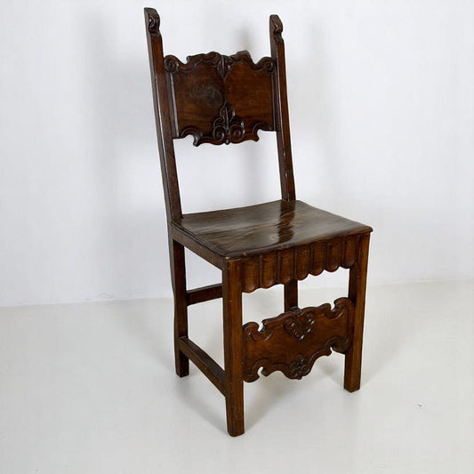 Sedia Antica In legno di  Noce Epoca '800 Veneta Intagliata stile Rinascimento Categoria  Sedie