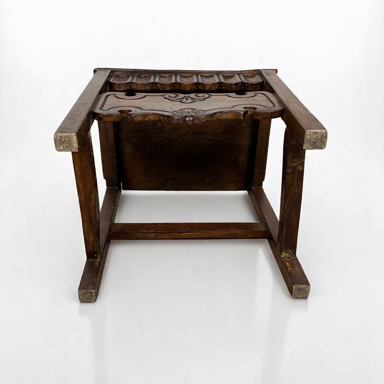 Sedia Antica In legno di  Noce Epoca '800 Veneta Intagliata stile Rinascimento Categoria  Sedie