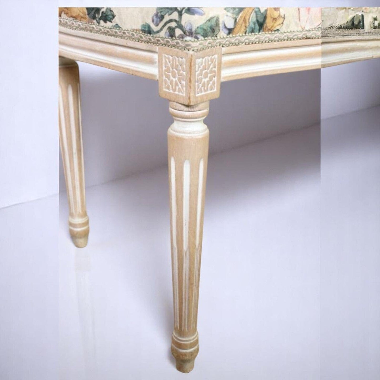 Sedia imbottita shabby vintage poltrona poltroncina in stile antico Luigi XVI . Categoria  Sedie