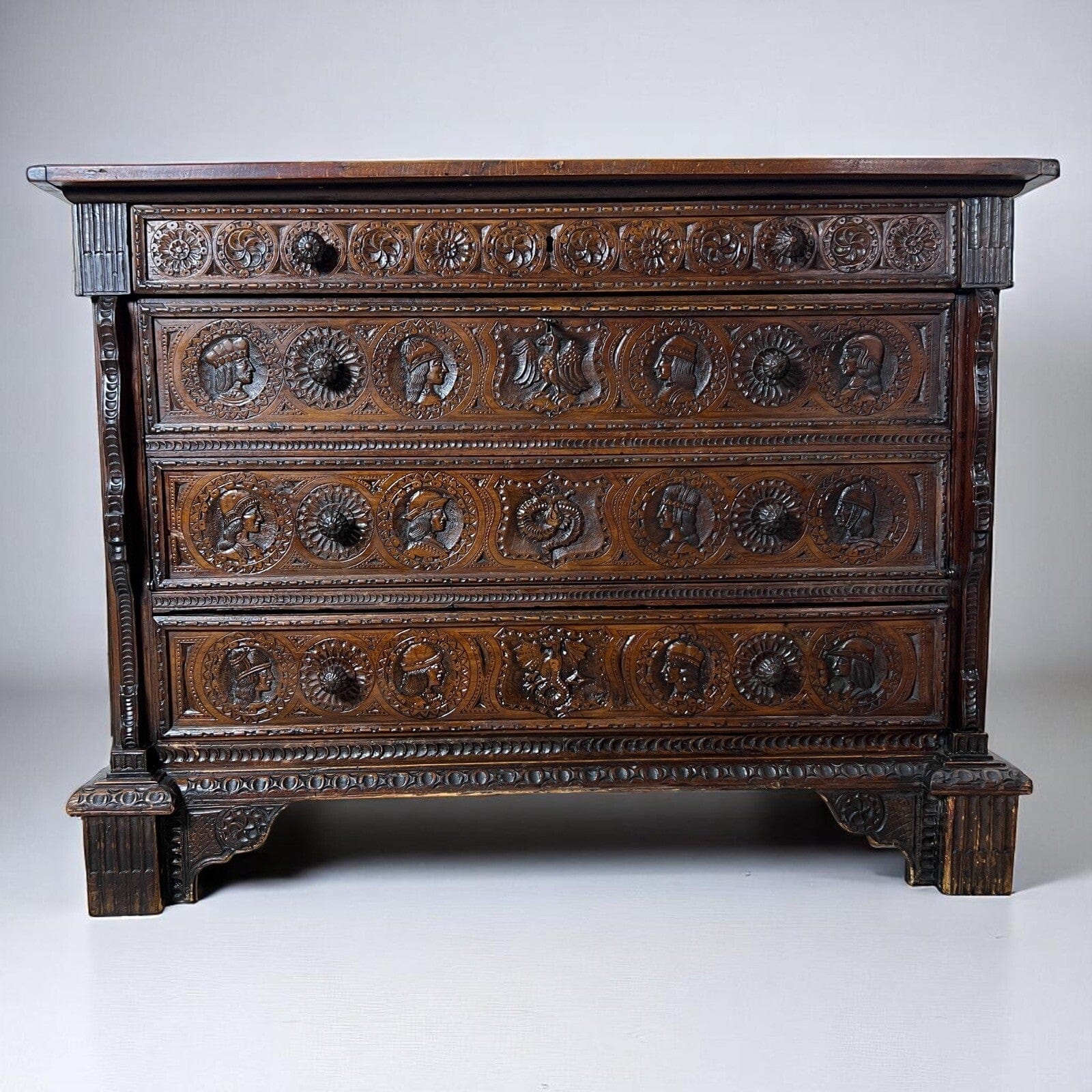 Servante Credenza Antica Madia Piemontese epoca 800 Mobile intagliato Categoria  Servante - Servantini