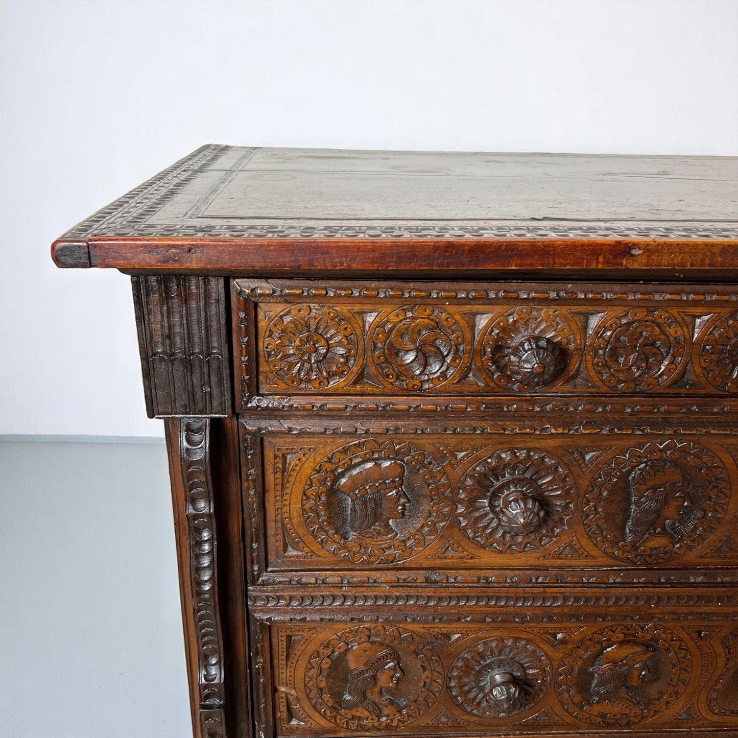 Servante Credenza Antica Madia Piemontese epoca 800 Mobile intagliato Categoria  Servante - Servantini