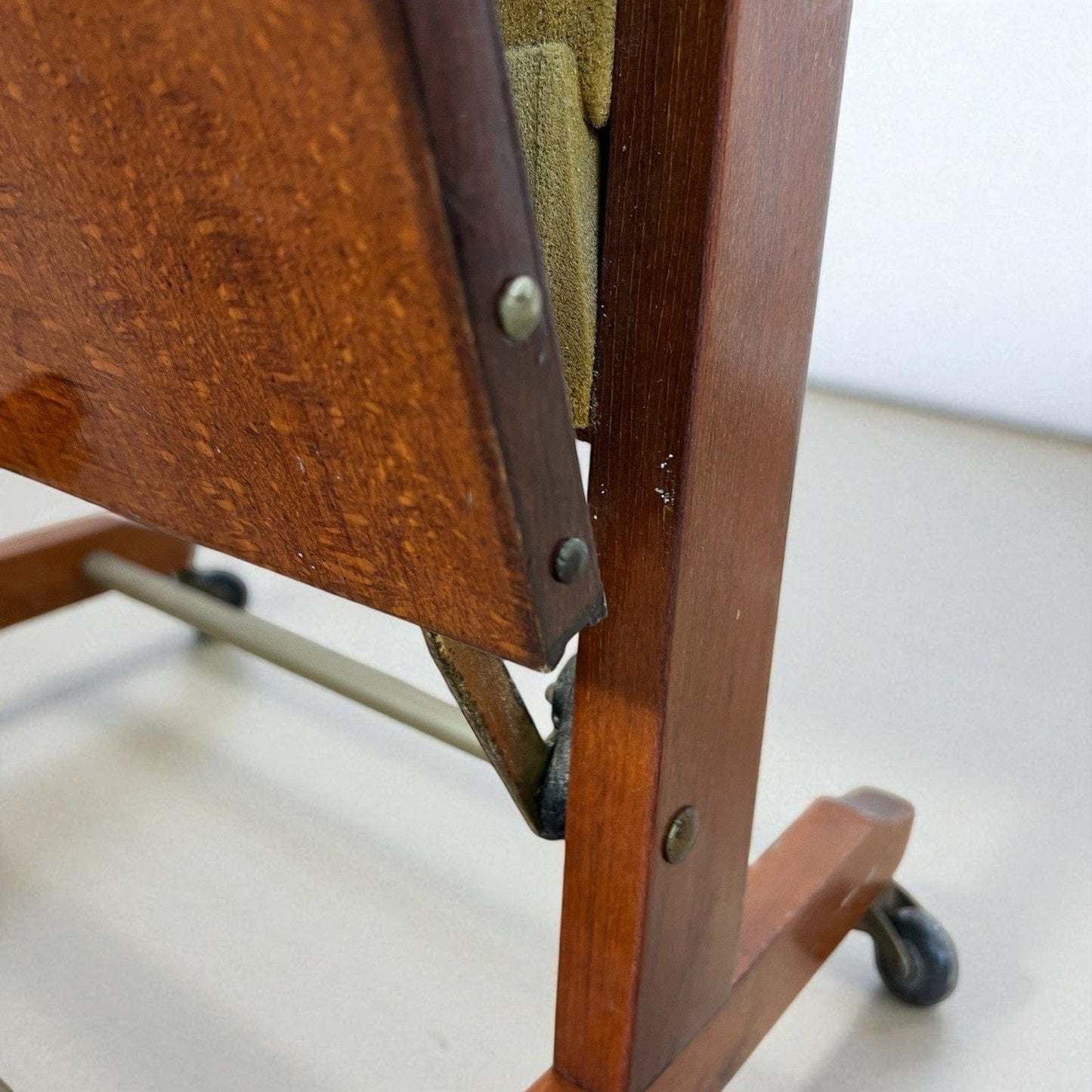 Servomuto vintage in legno Fratelli Reguitti per stira pantaloni anni 70 retrò Categoria  Attrezzi e Strumenti