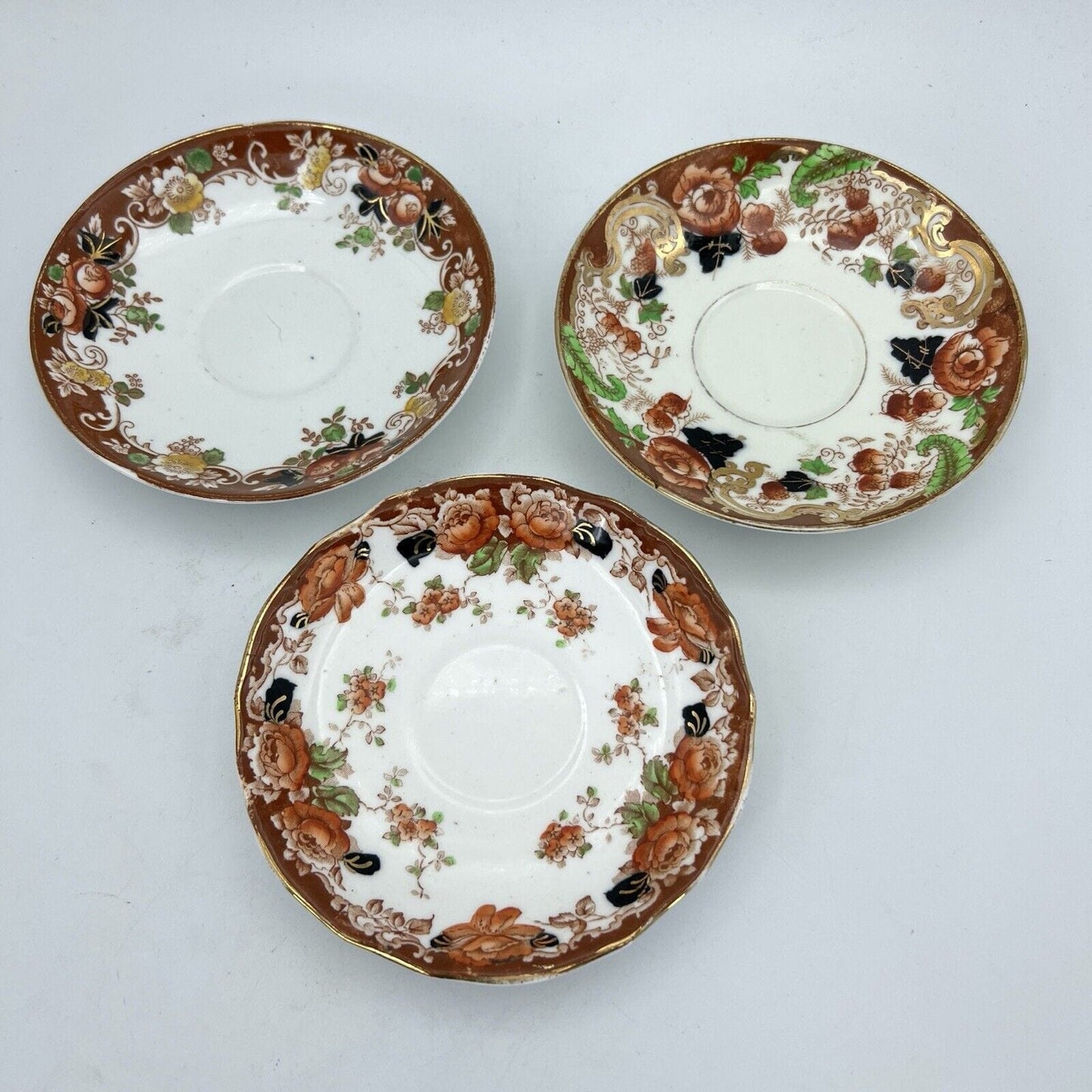 Set 3 piattini per tazza da tè the antico Inglese in porcellana epoca 900 fiori Categoria  Piatti e Piattini