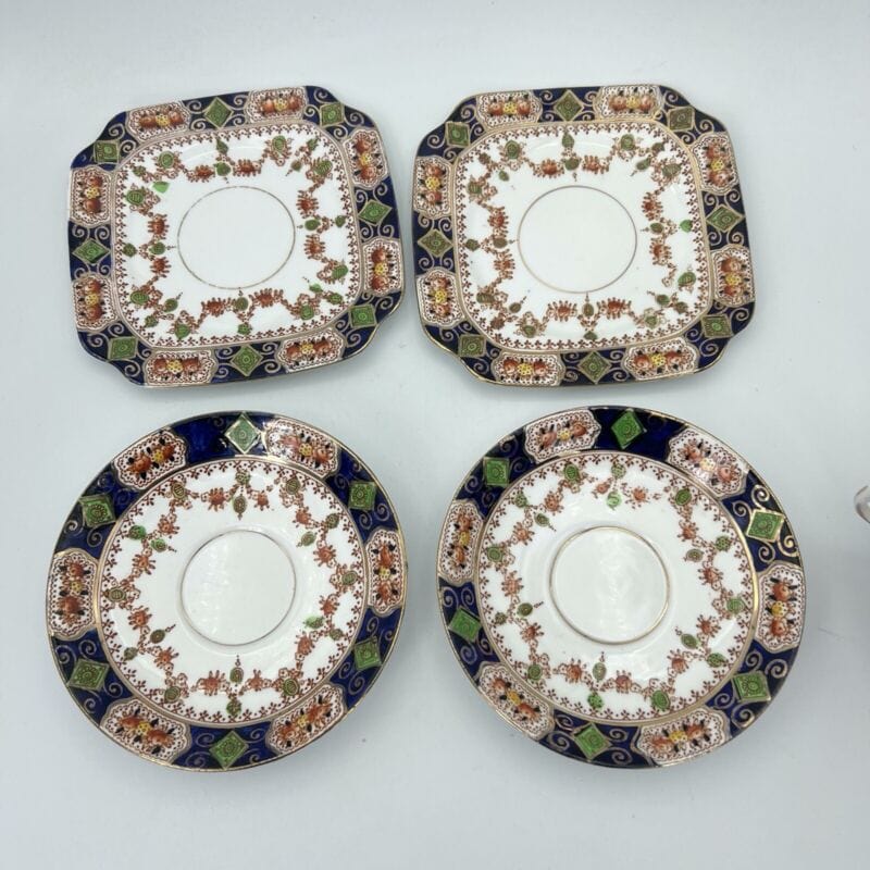 Set da tè the per due antico Inglese in porcellana bianca classico motivo Imari Categoria  Servizio tazze - Tazze