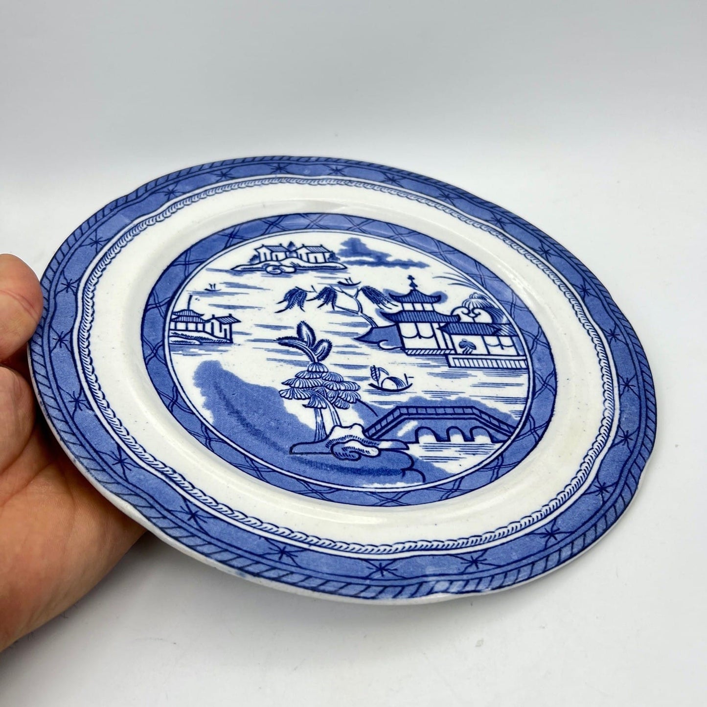 Set di Piatti in ceramica decoro blu scena orientale Ashworth Bros stile Willow Categoria  Piatti e Piattini