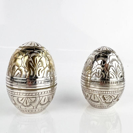 Set sale e pepe in argento silver plated stile antico a forma di uovo da tavola Categoria  Sheffield & Argento