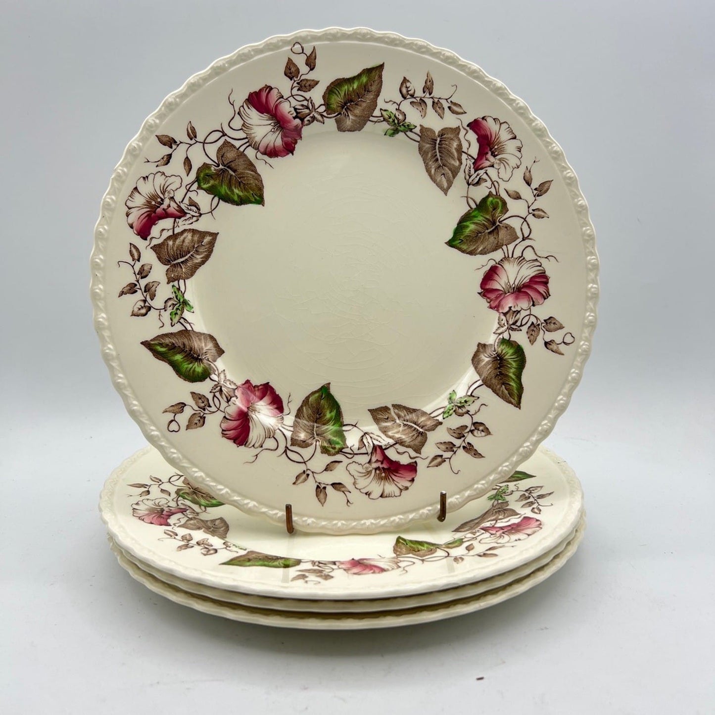 Set servizio di 4 piatti piani antichi in ceramica Inglese con rose 1940 -60 Categoria  Piatti e Piattini
