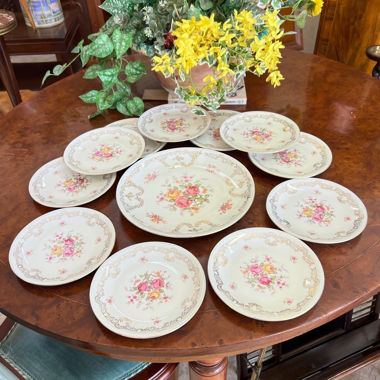 Set servizio di piatti antichi in porcellana Bavaria bianca piattini con fiori Categoria  Piatti e Piattini