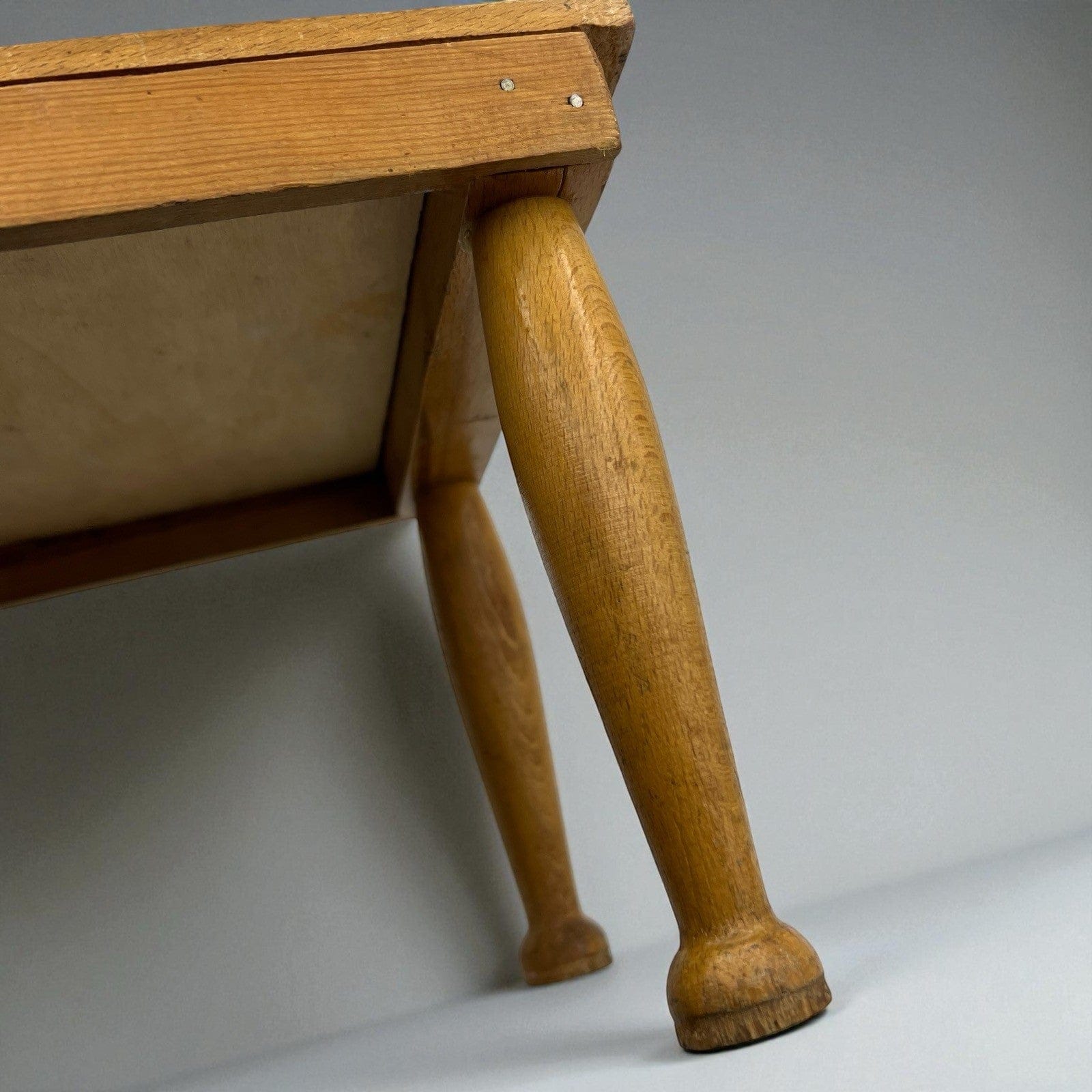 Sgabello poggiapiedi antico in legno pouf pouff vintage mini tavolo panca Categoria  Sgabelli - Pouf - Poggiapiedi