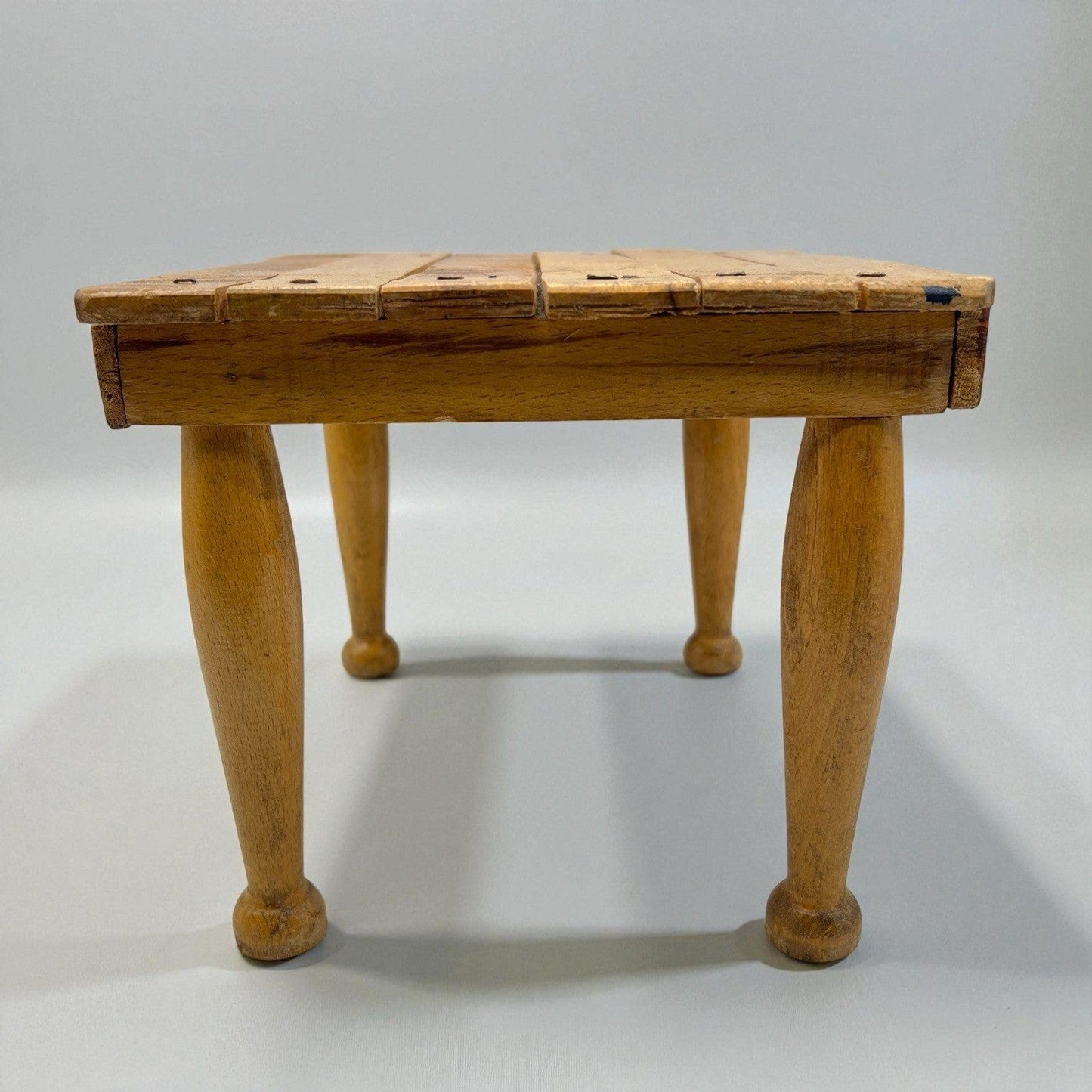 Sgabello poggiapiedi antico in legno pouf pouff vintage mini tavolo panca Categoria  Sgabelli - Pouf - Poggiapiedi