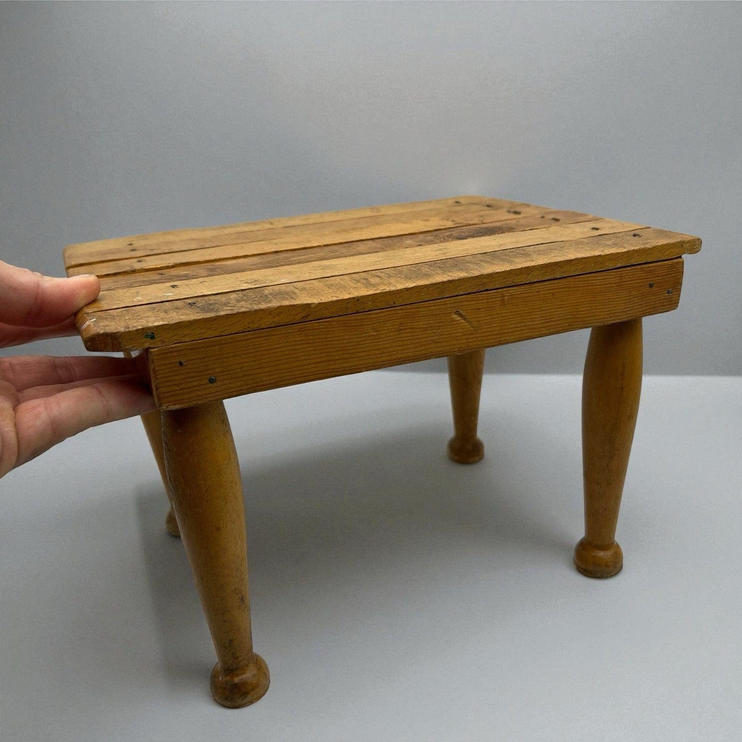 Sgabello poggiapiedi antico in legno pouf pouff vintage mini tavolo panca Categoria  Sgabelli - Pouf - Poggiapiedi