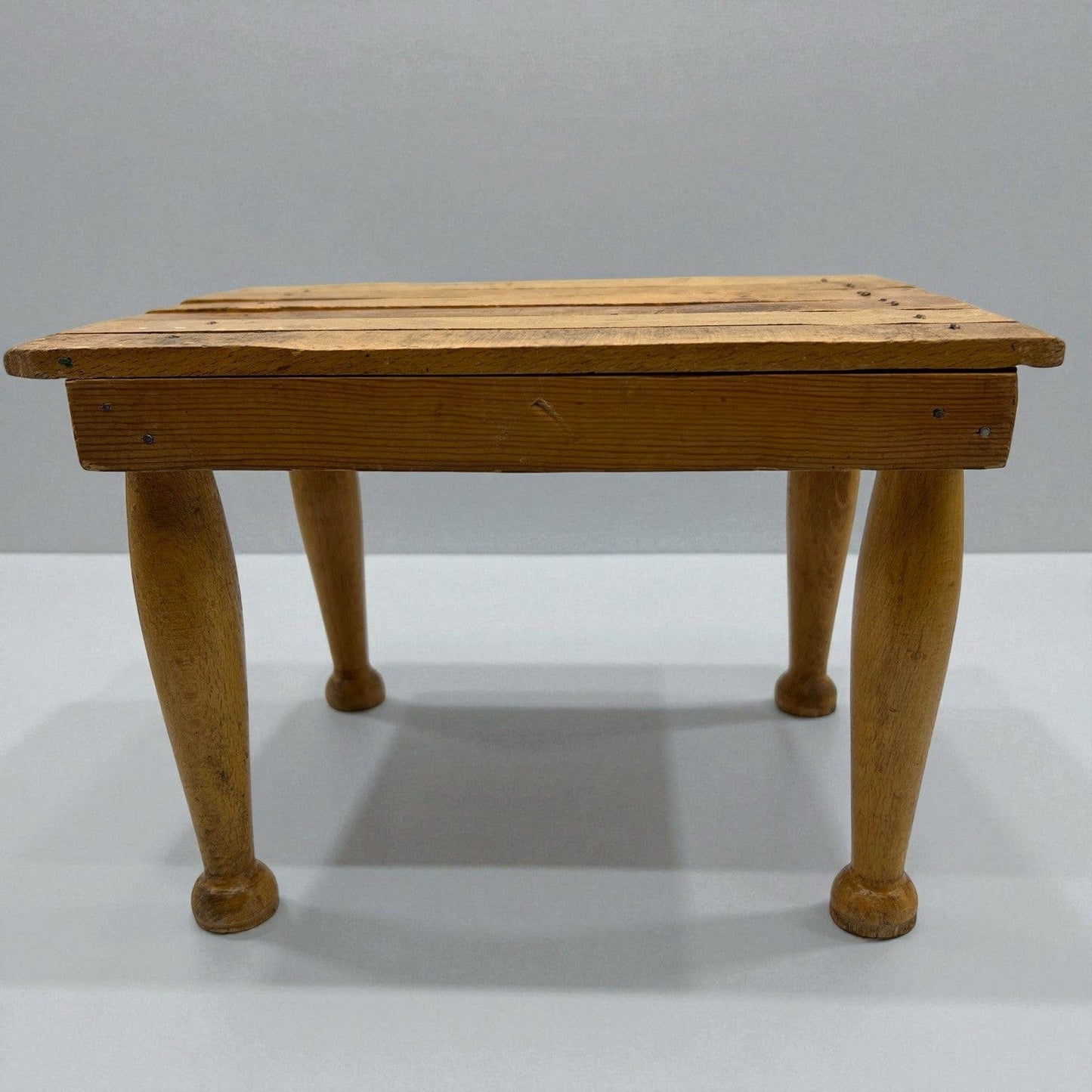 Sgabello poggiapiedi antico in legno pouf pouff vintage mini tavolo panca Categoria  Sgabelli - Pouf - Poggiapiedi