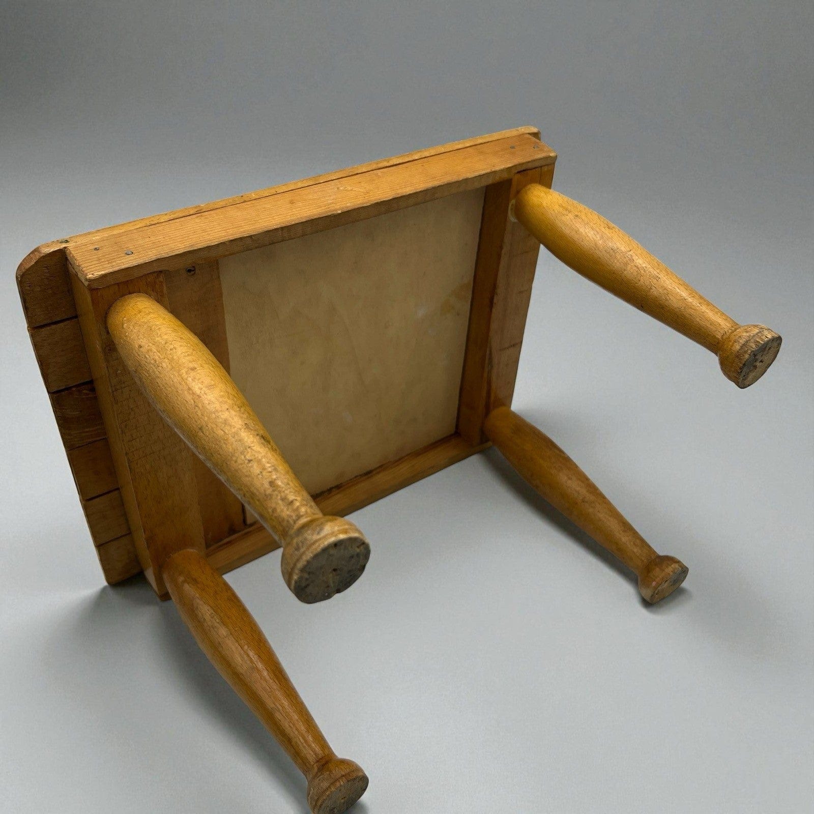 Sgabello poggiapiedi antico in legno pouf pouff vintage mini tavolo panca Categoria  Sgabelli - Pouf - Poggiapiedi