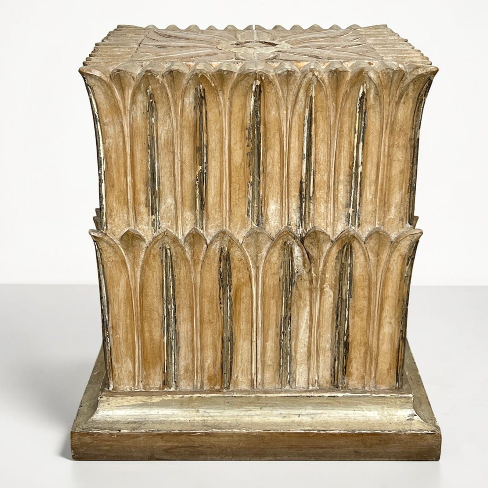 Sgabello poggiapiedi in legno intagliato scolpito pouf pouff vintage piedistallo Categoria  Sgabelli - Pouf - Poggiapiedi