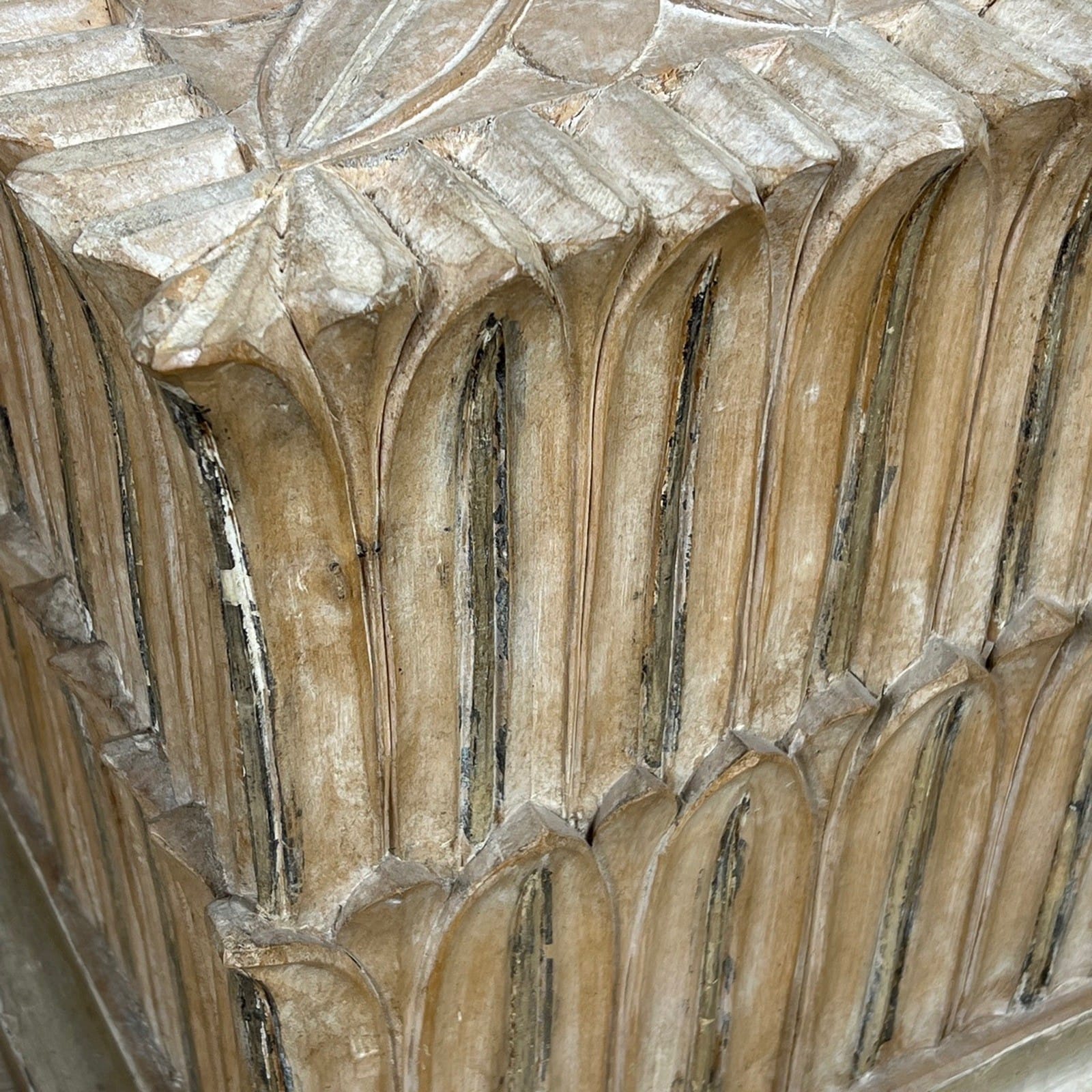 Sgabello poggiapiedi in legno intagliato scolpito pouf pouff vintage piedistallo Categoria  Sgabelli - Pouf - Poggiapiedi