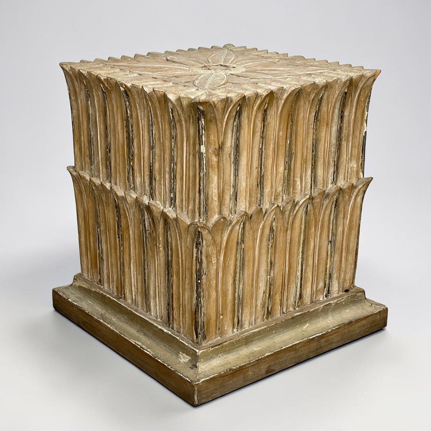 Sgabello poggiapiedi in legno intagliato scolpito pouf pouff vintage piedistallo Categoria  Sgabelli - Pouf - Poggiapiedi