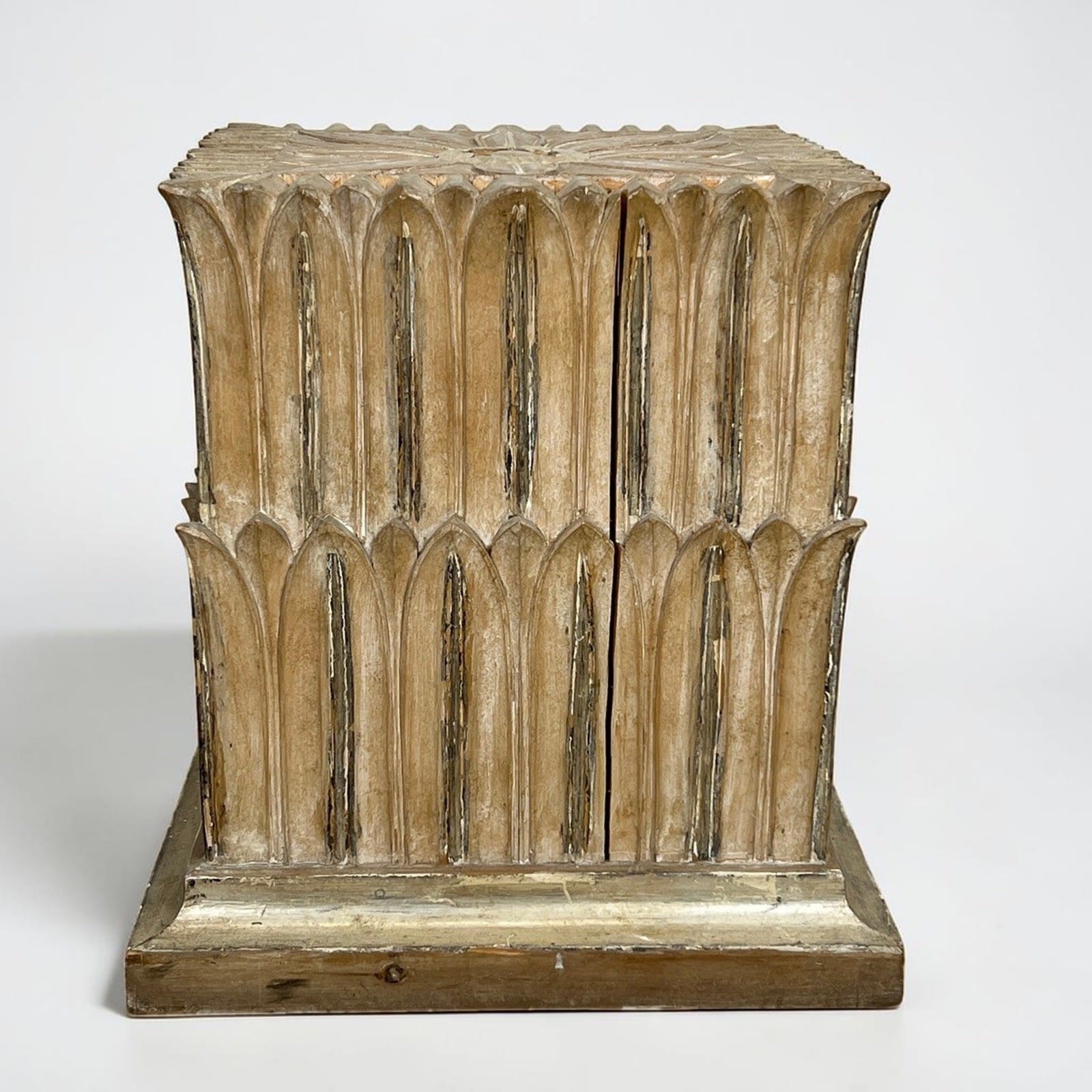 Sgabello poggiapiedi in legno intagliato scolpito pouf pouff vintage piedistallo Categoria  Sgabelli - Pouf - Poggiapiedi