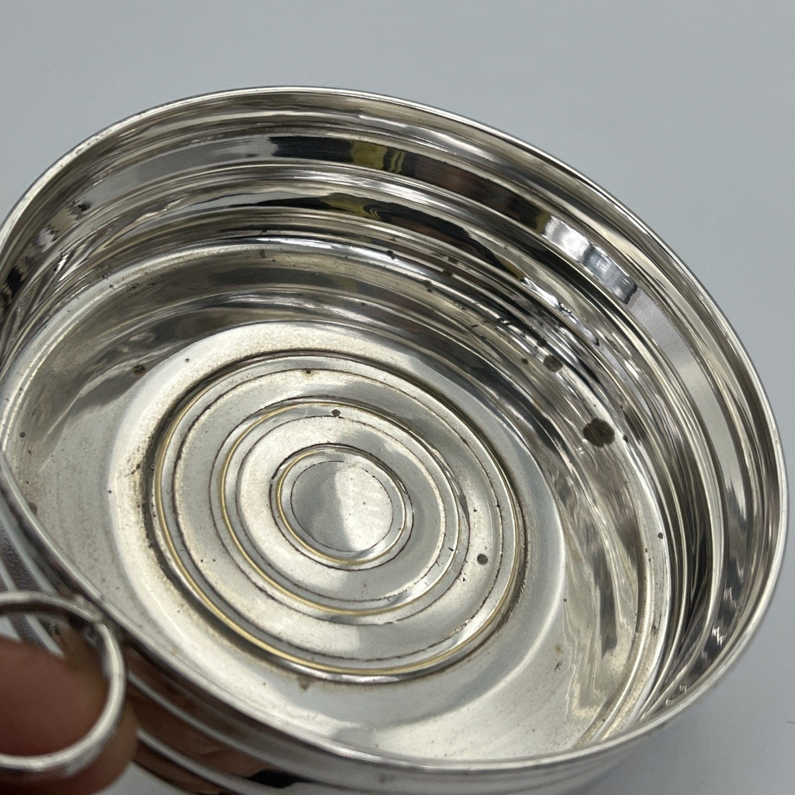 Sottobottiglia da tavola in argento sheffield silver plated con porta tappo Categoria  Sheffield & Argento