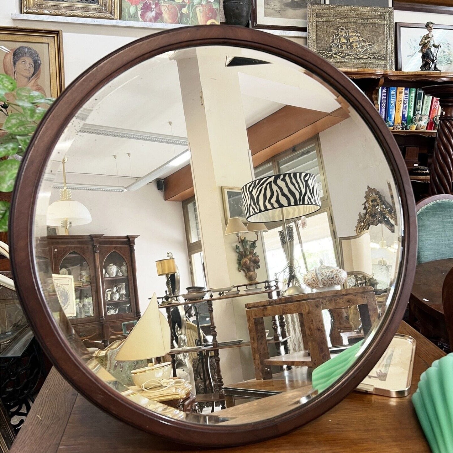 Specchio antico specchiera rotondo con cornice in legno scuro da parete d'epoca Categoria  Specchi e Cornici