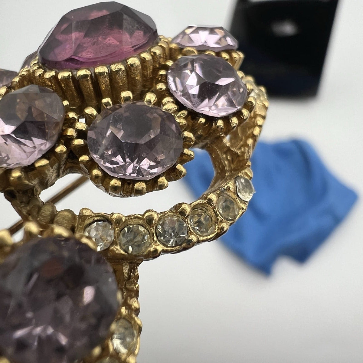 Spilla Elegante Inglese Vintage da donna stile antica Gioiello a Strass Viola Categoria  Bigiotteria & Accessori